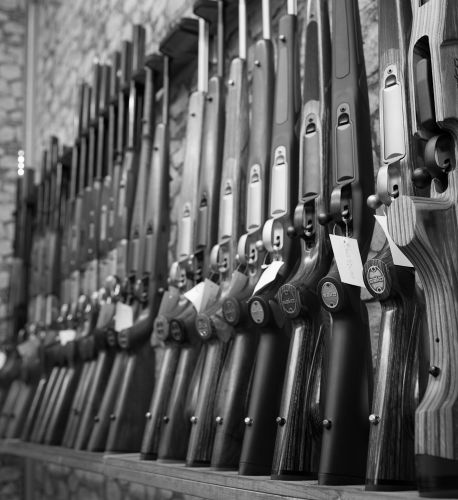 Ampuma-aseen ostaminen & aseen ostolupa